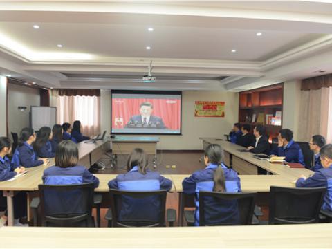 凯时尊龙人生就是博首页党总支组织党员收看学习十九大开幕会